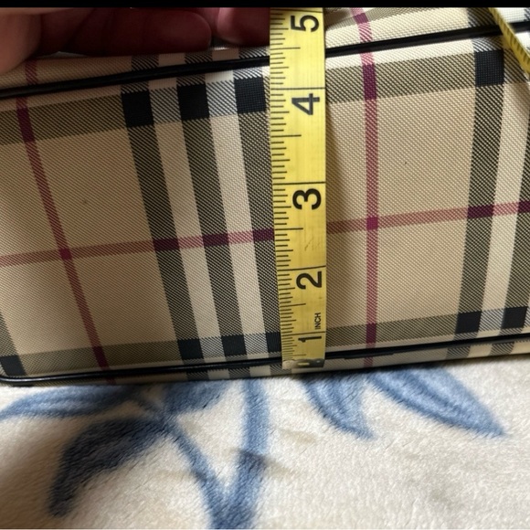 Authentic Burberry Nova check Medium Tote - Picture 4 of 10